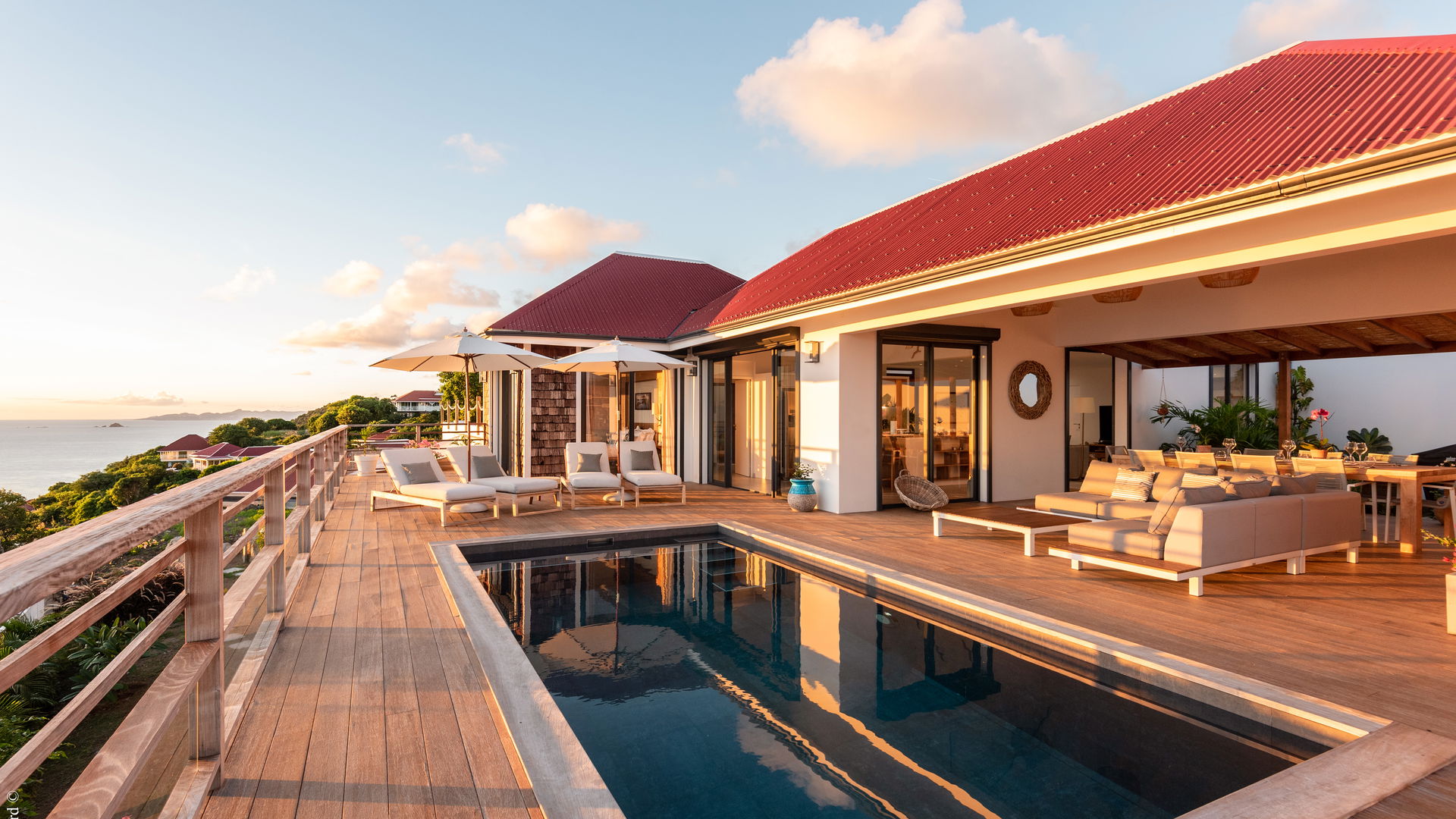 POOL & TERRACE