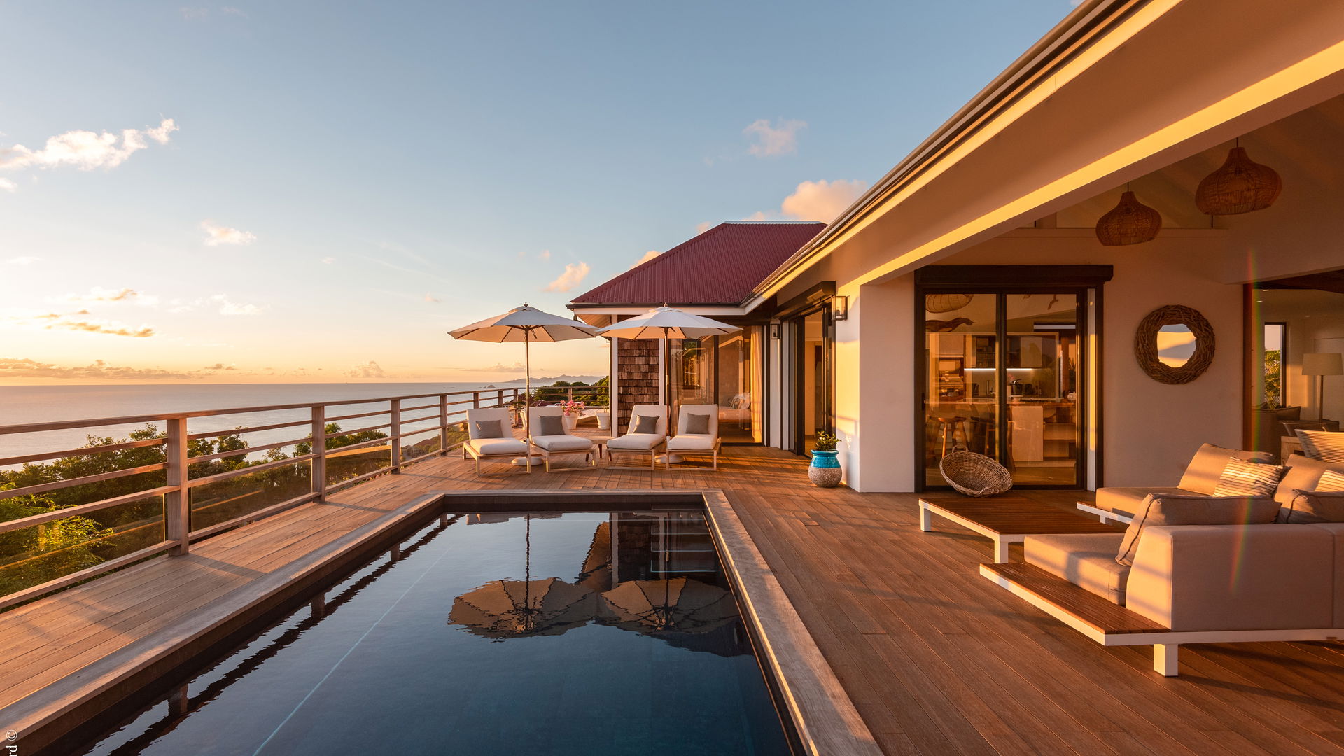 POOL & TERRACE