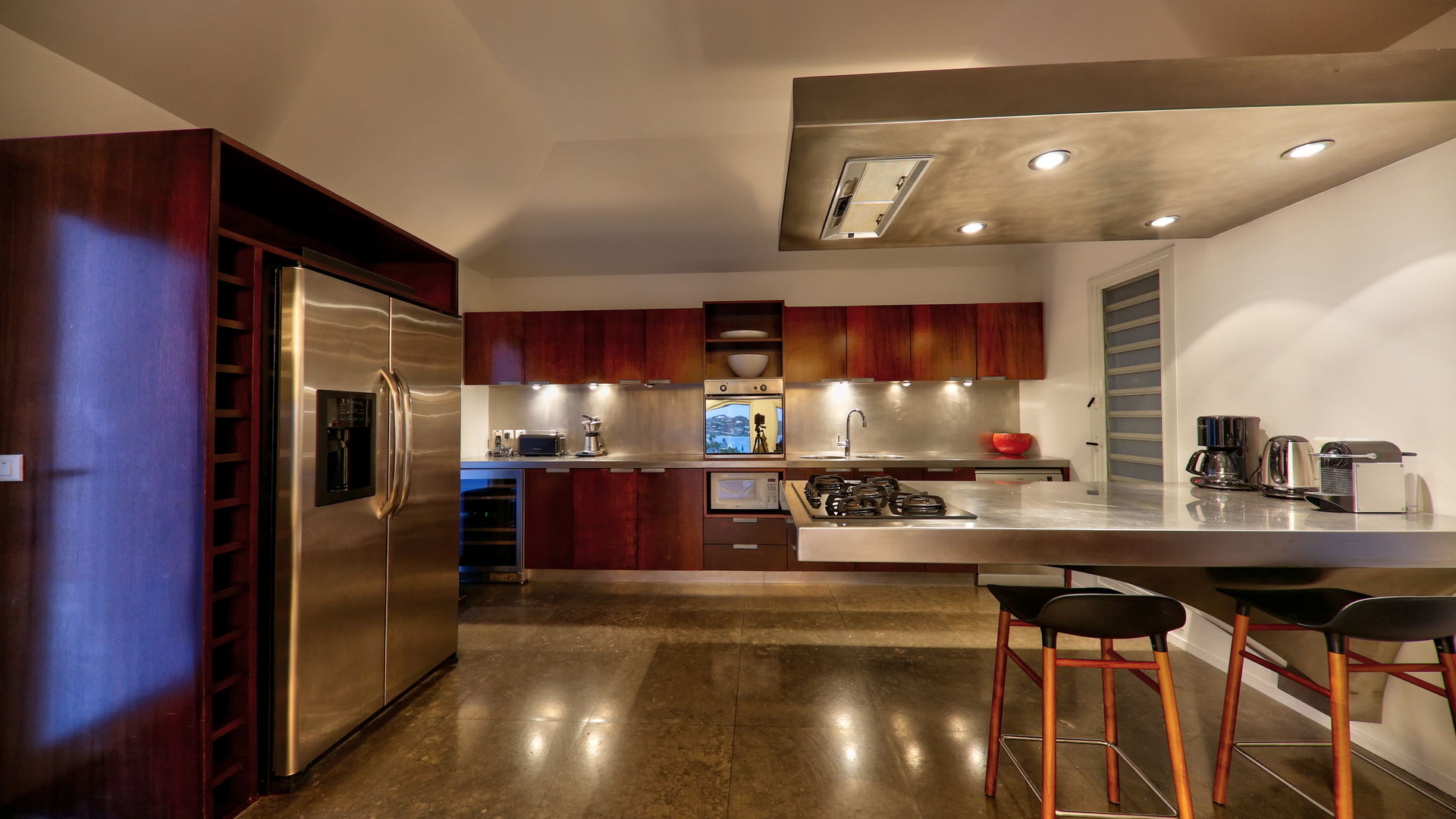 KITCHEN & DINING AREA