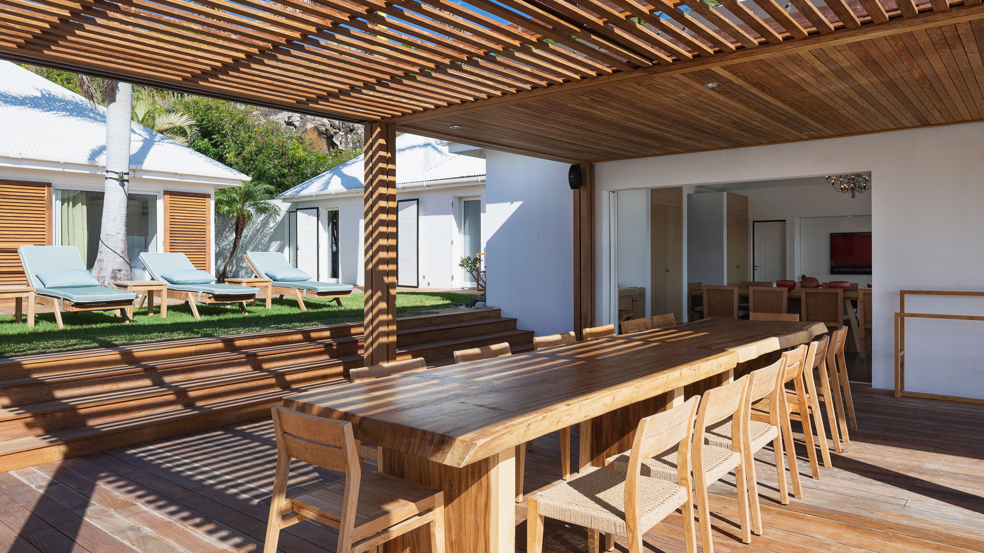 KITCHEN & DINING AREA