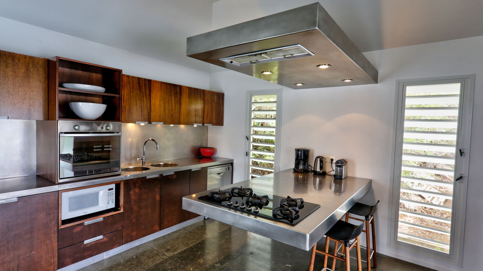 KITCHEN & DINING AREA