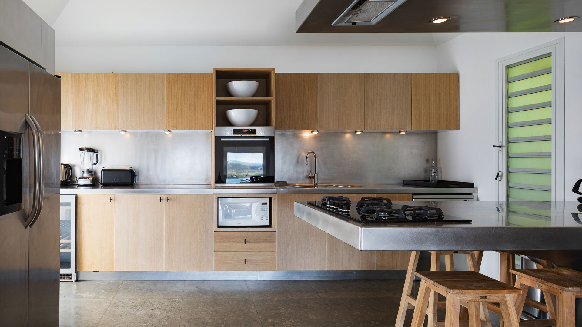 KITCHEN & DINING AREA