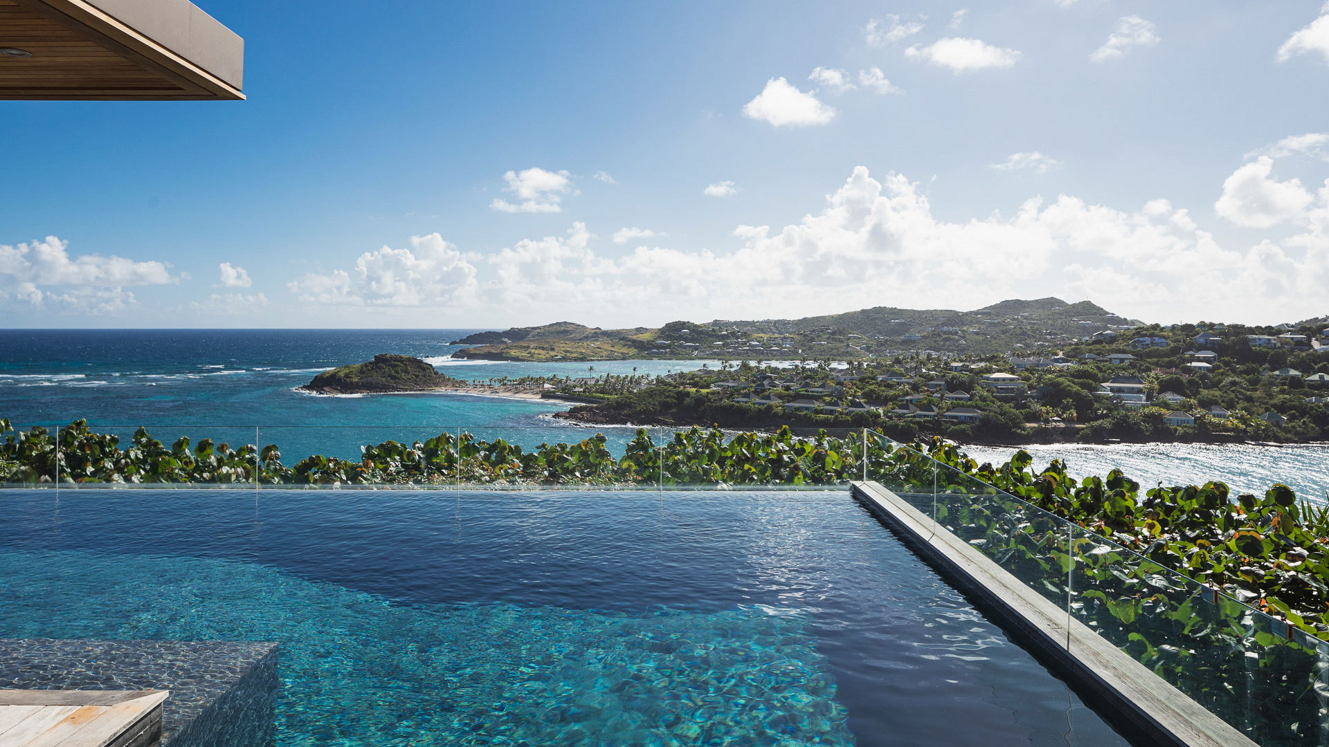 POOL & TERRACE