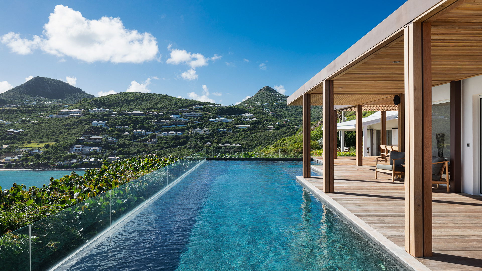POOL & TERRACE