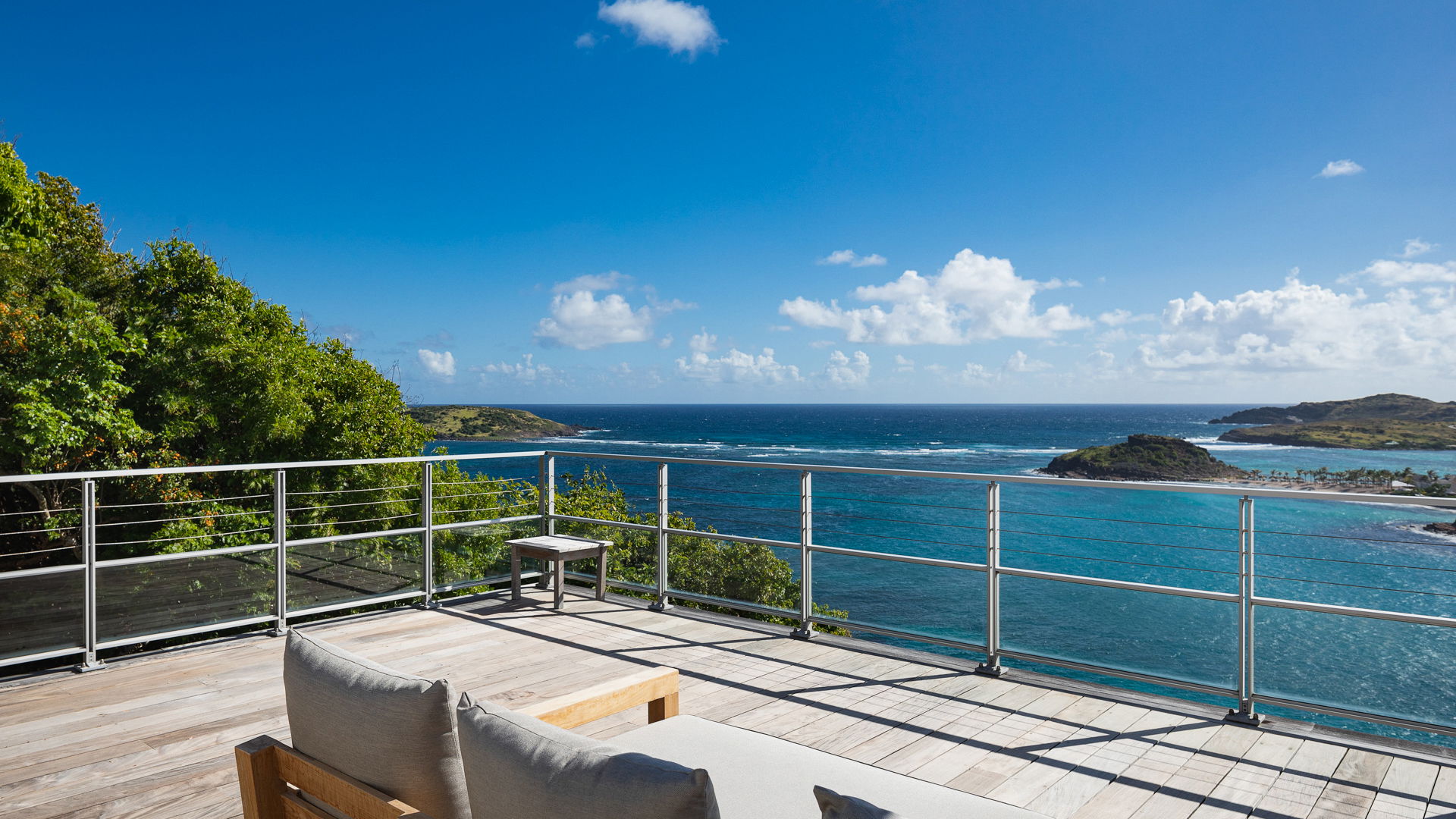 POOL & TERRACE