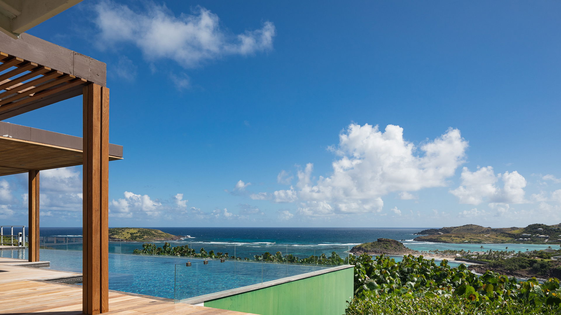 POOL & TERRACE