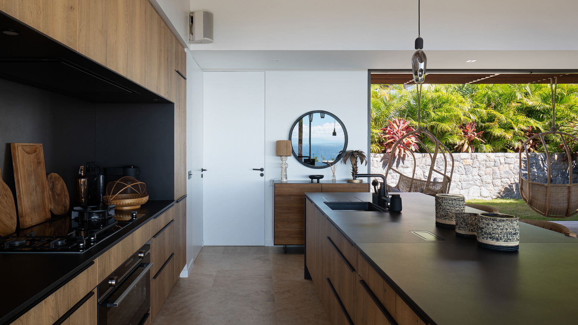 KITCHEN & DINING AREA