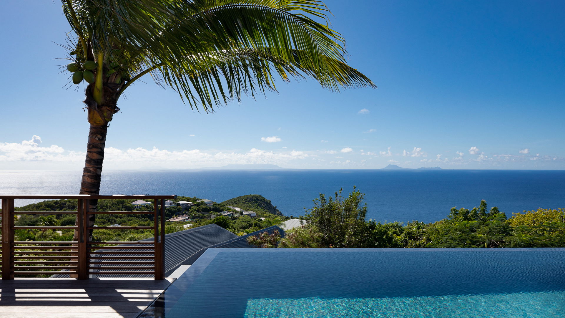 POOL & TERRACE