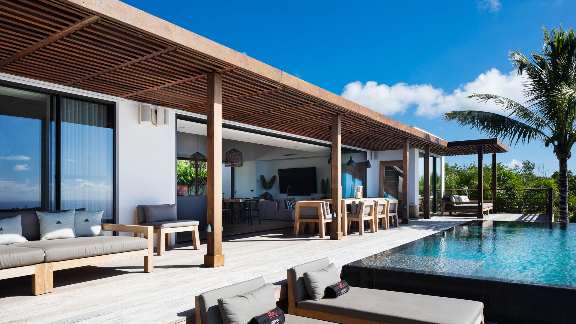 POOL & TERRACE
