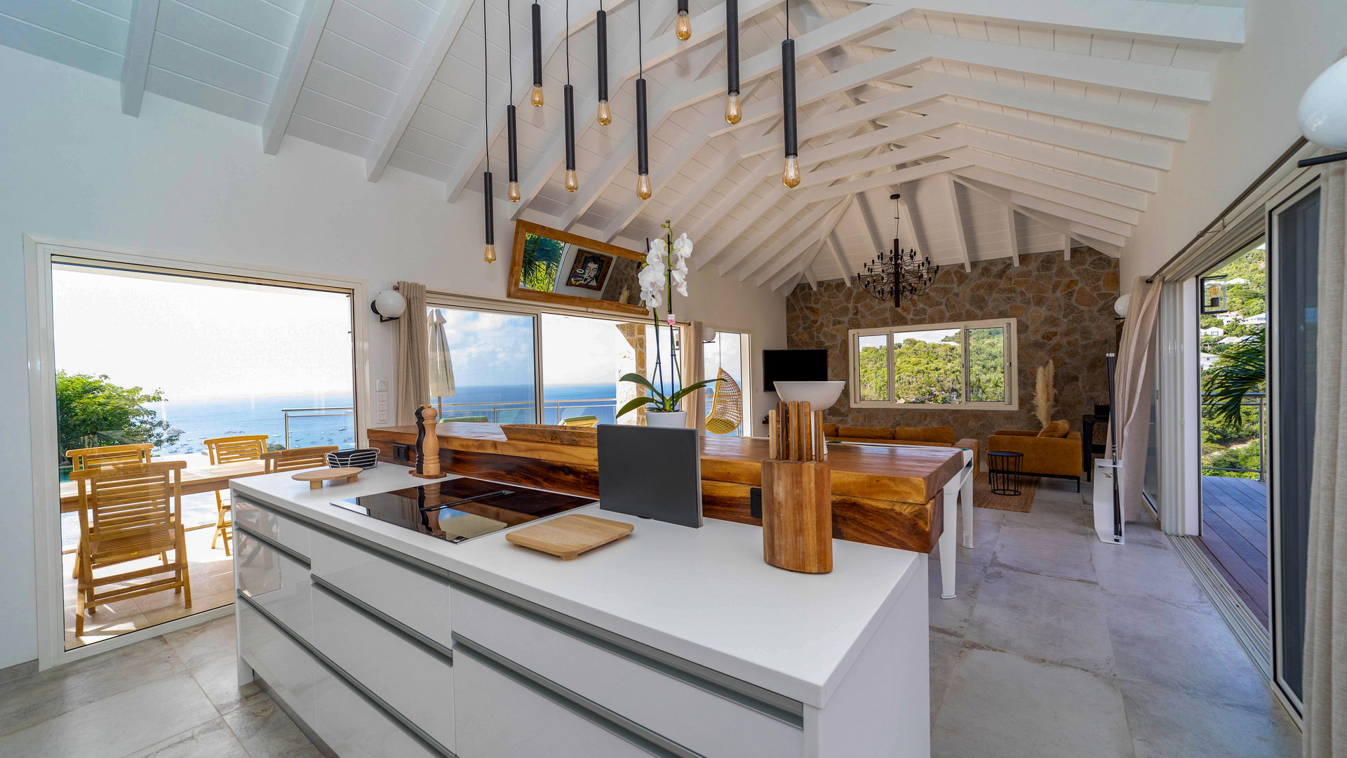 KITCHEN & DINING AREA