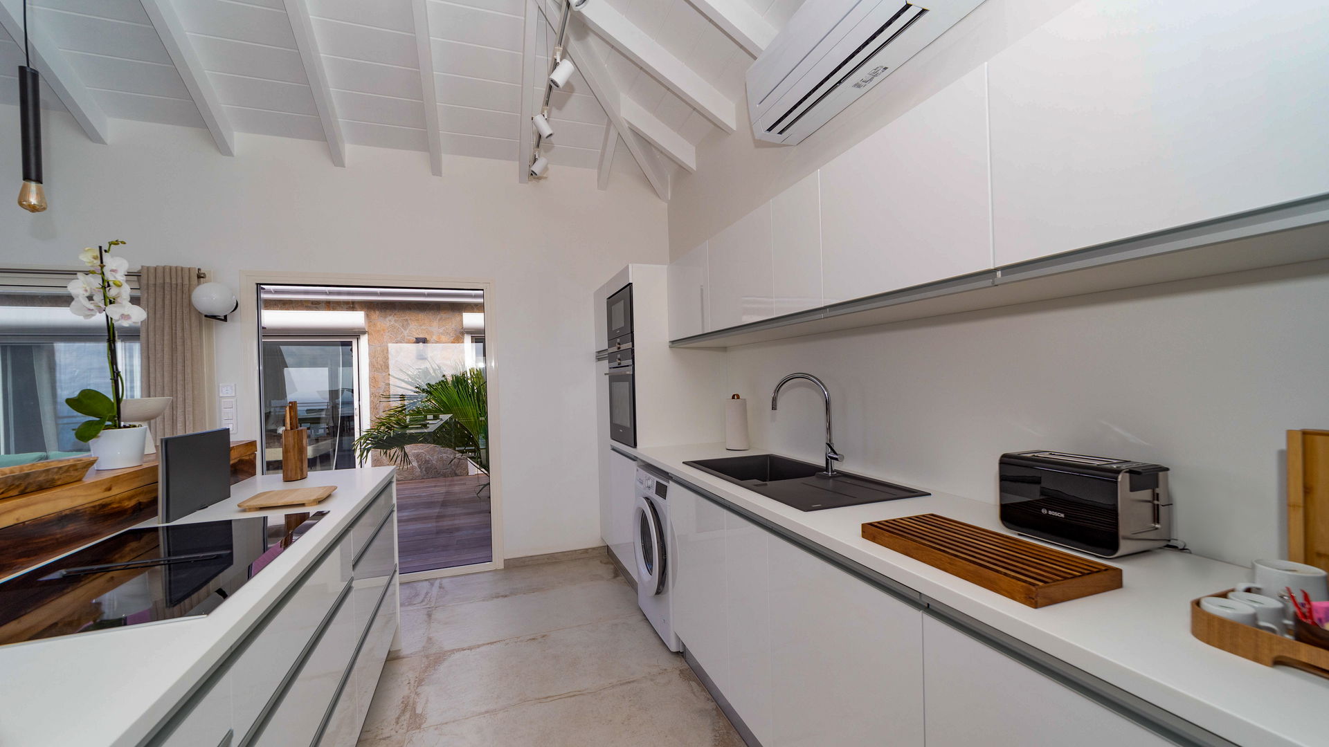 KITCHEN & DINING AREA