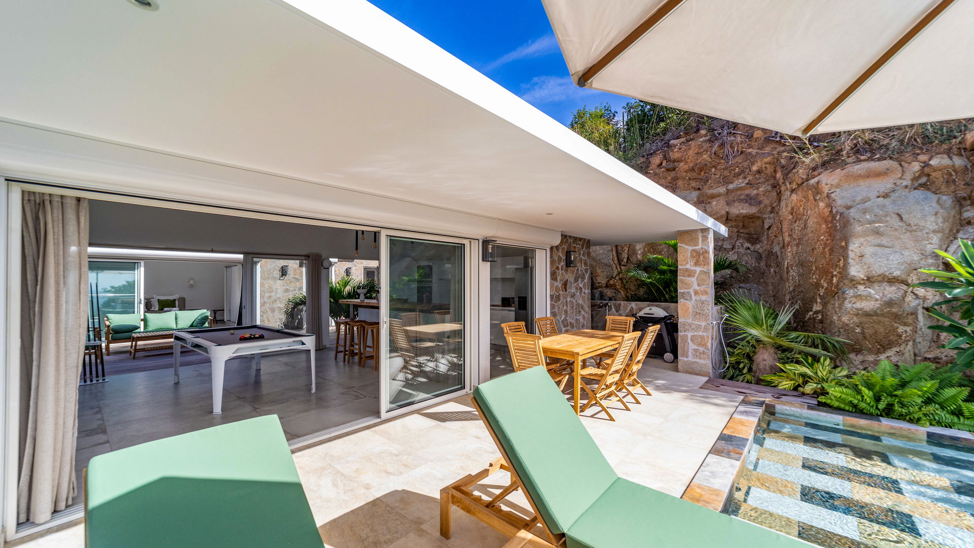 POOL & TERRACE