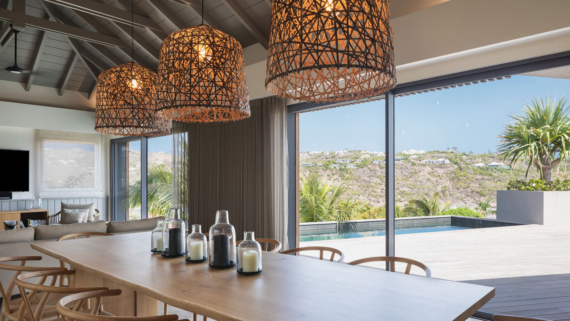 KITCHEN & DINING AREA