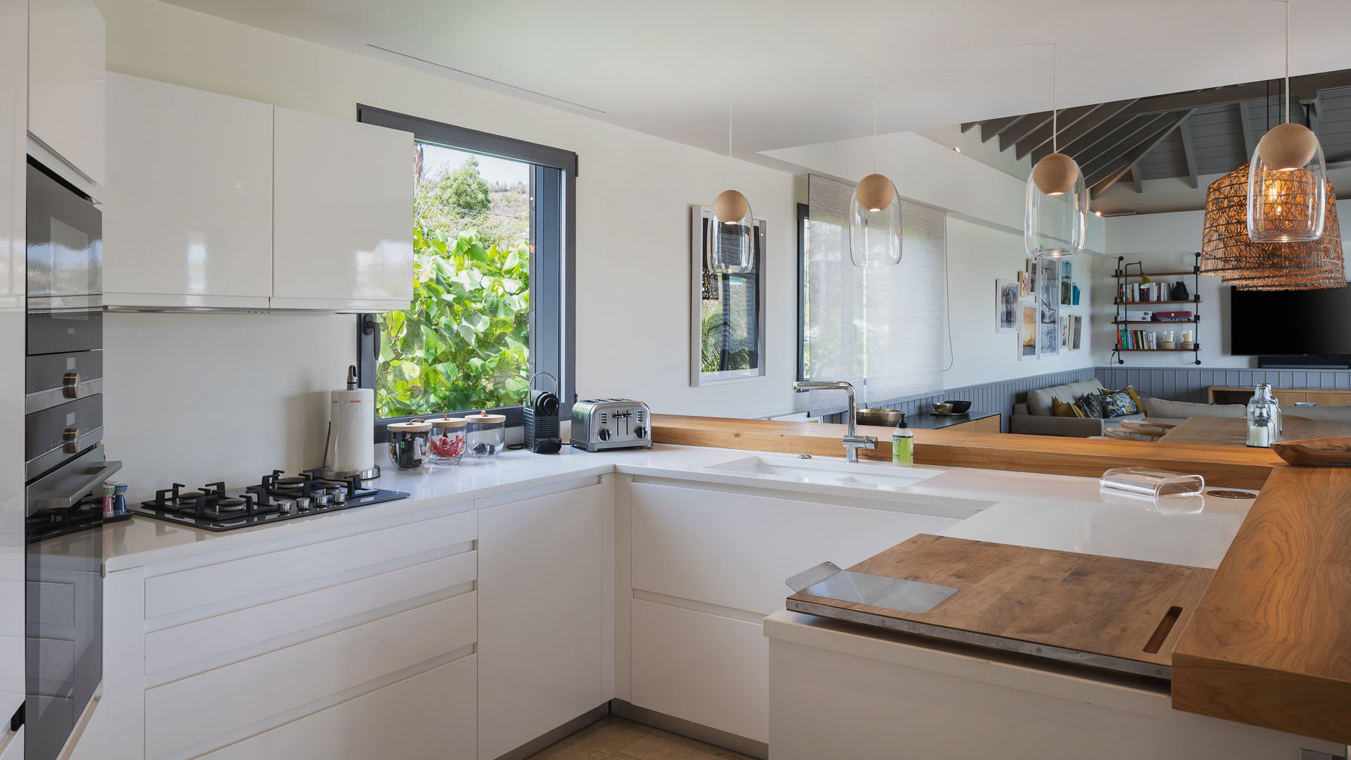 KITCHEN & DINING AREA
