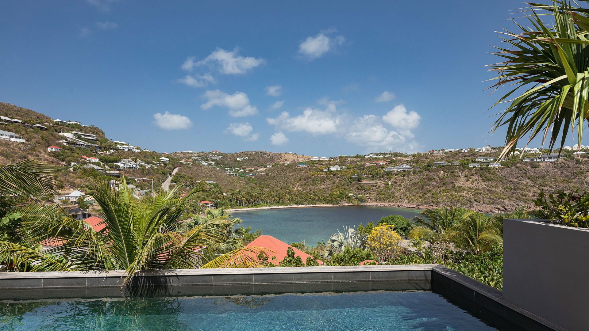 POOL & TERRACE