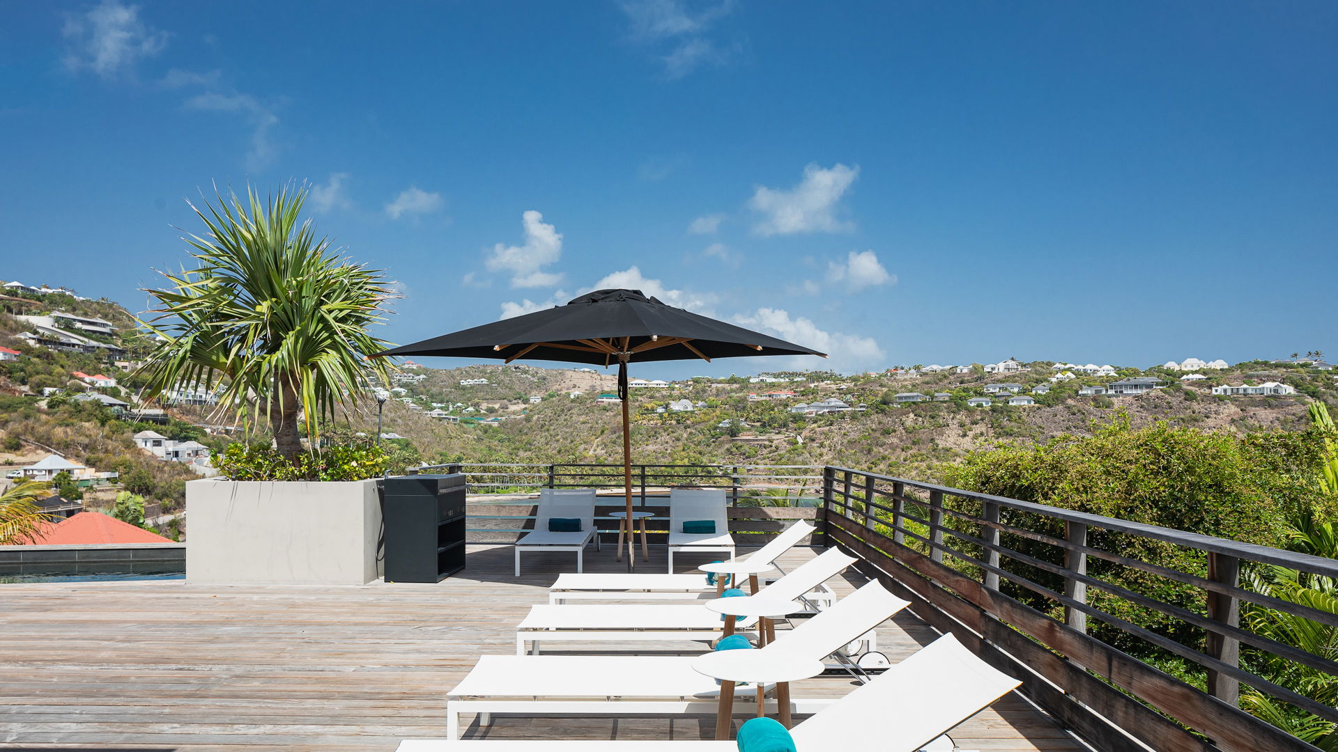 POOL & TERRACE