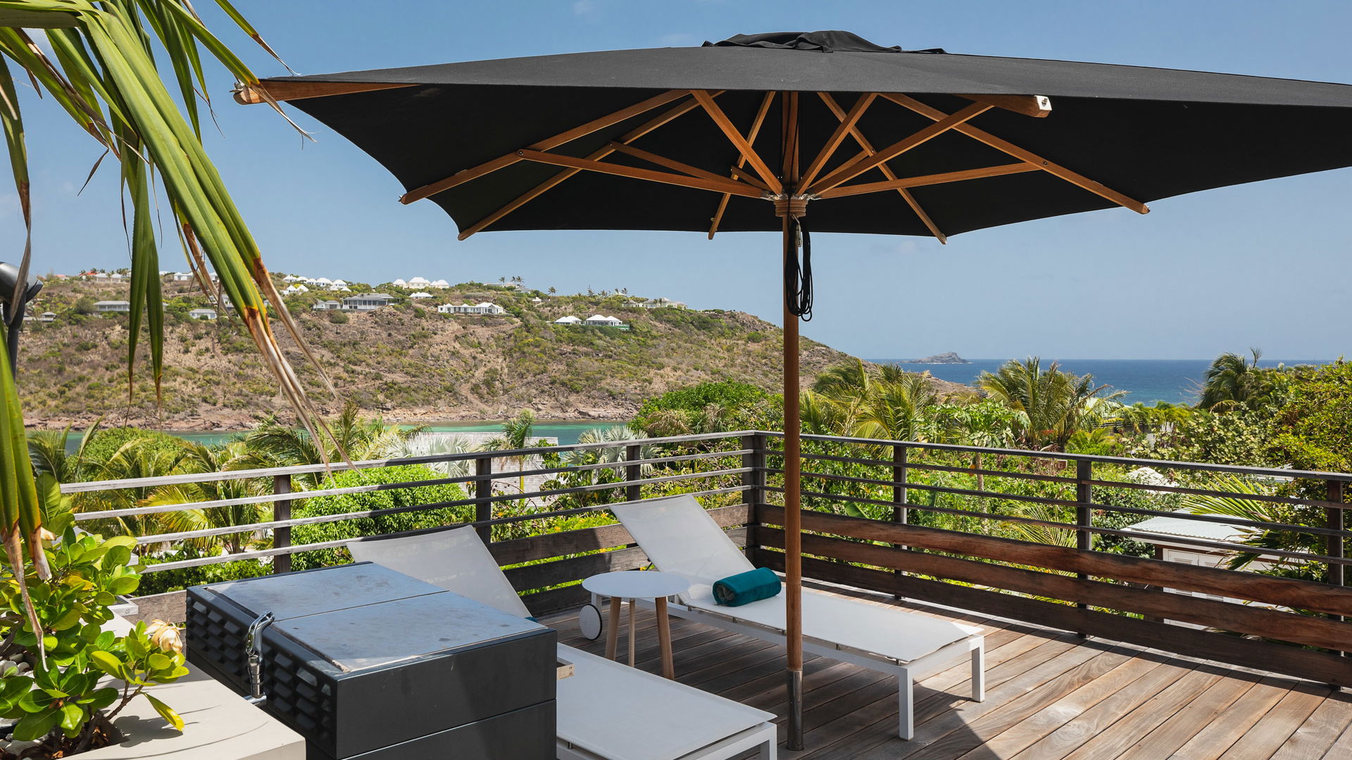 POOL & TERRACE