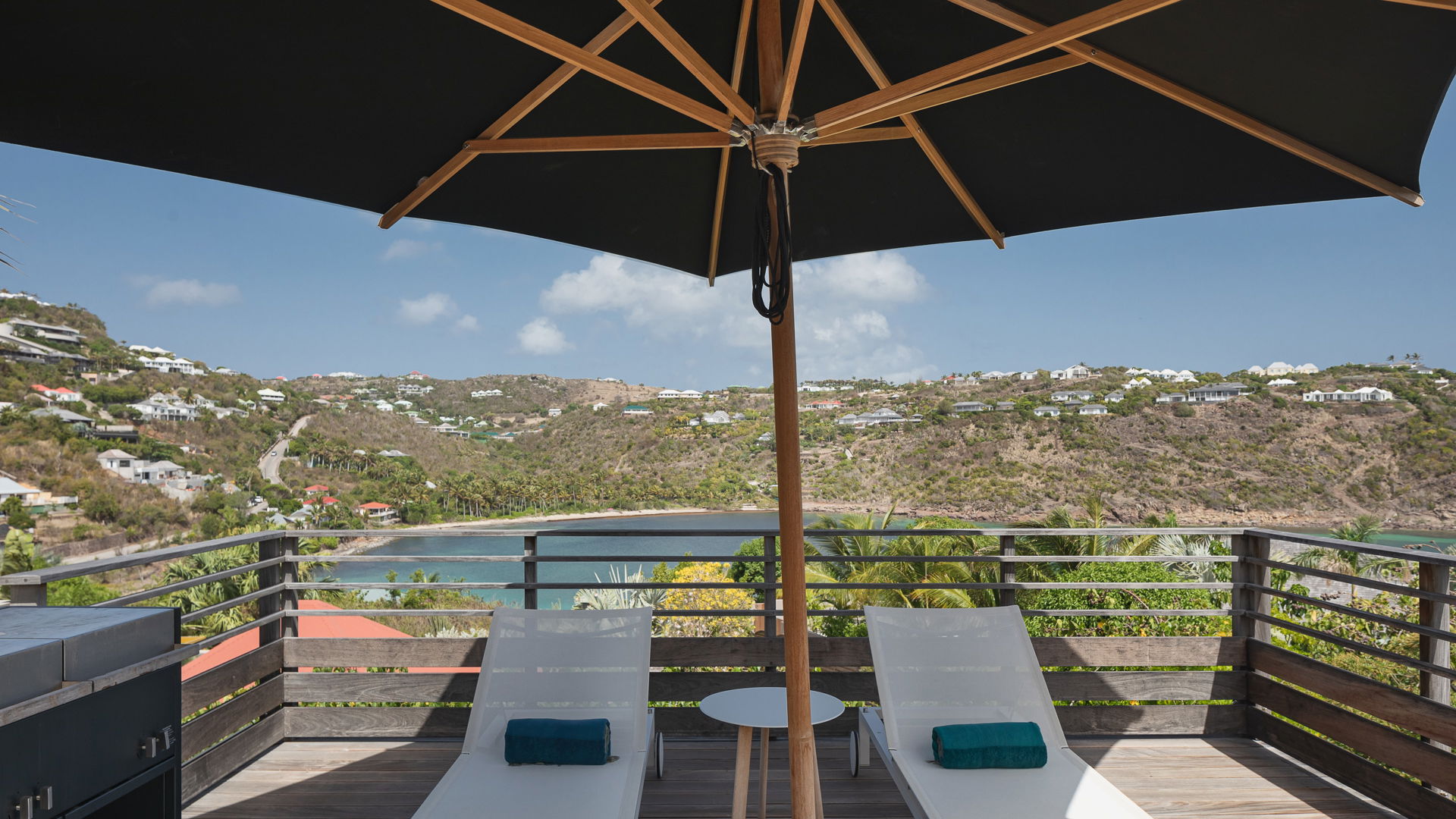 POOL & TERRACE