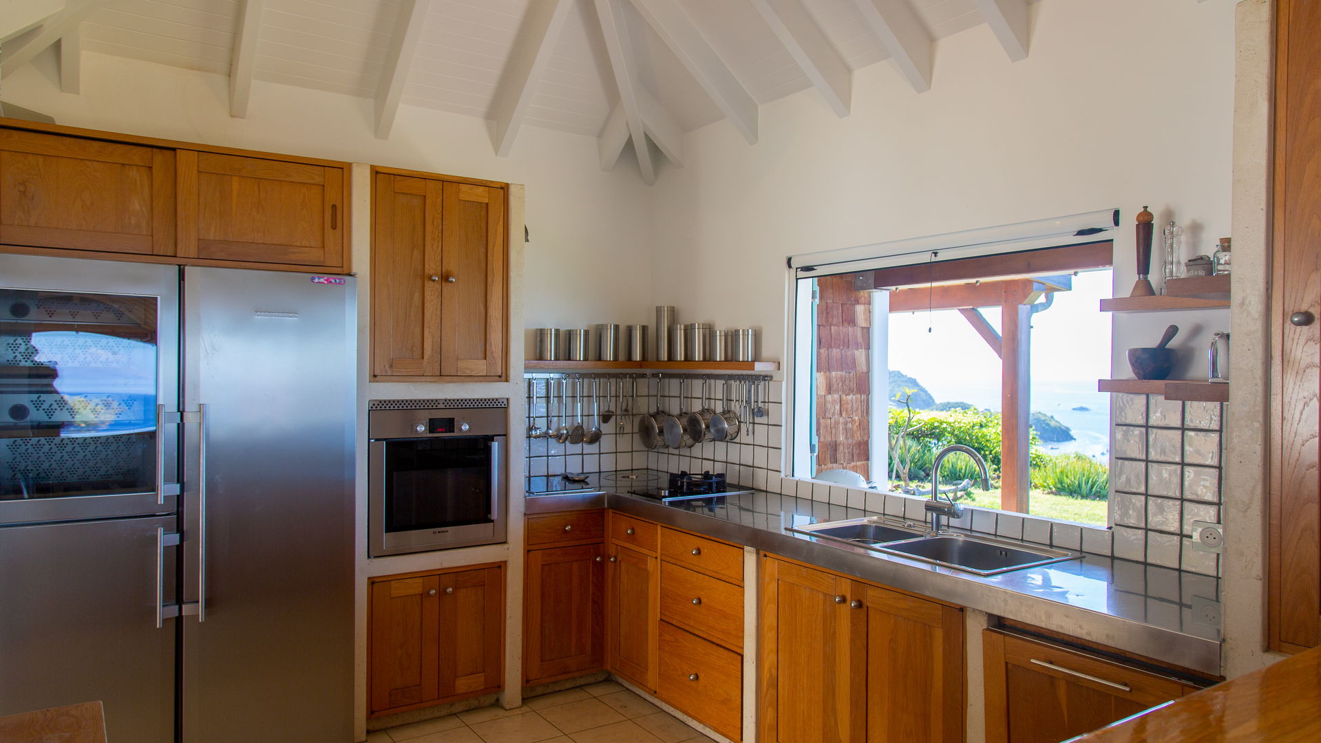 KITCHEN & DINING AREA