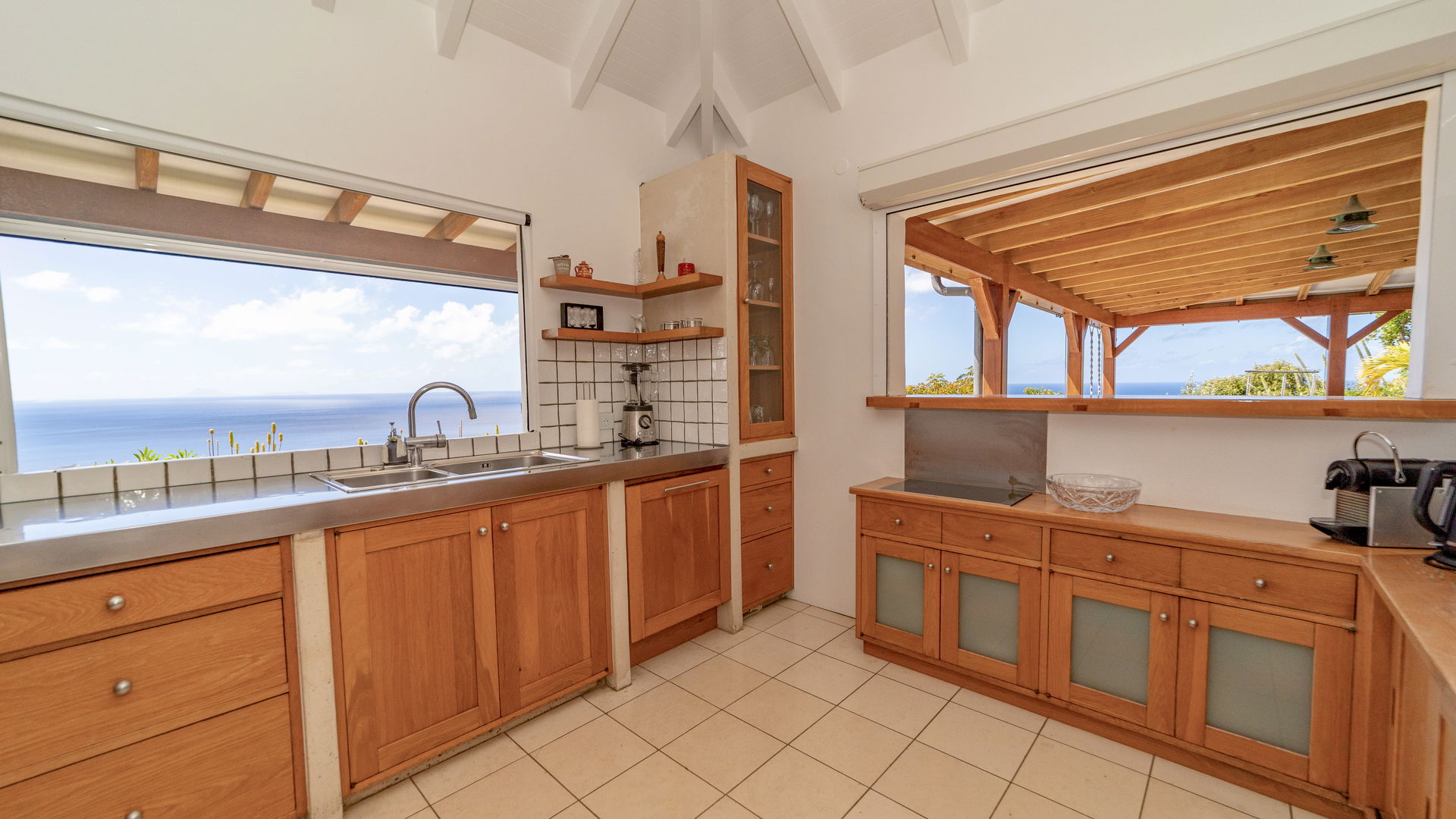 KITCHEN & DINING AREA