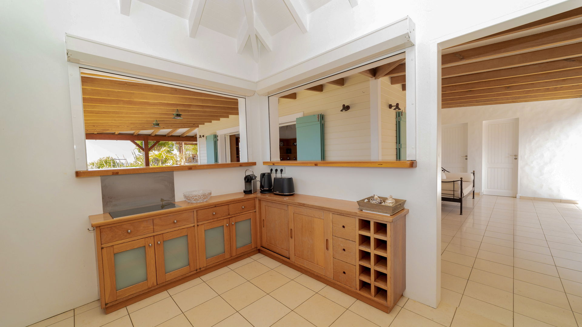 KITCHEN & DINING AREA