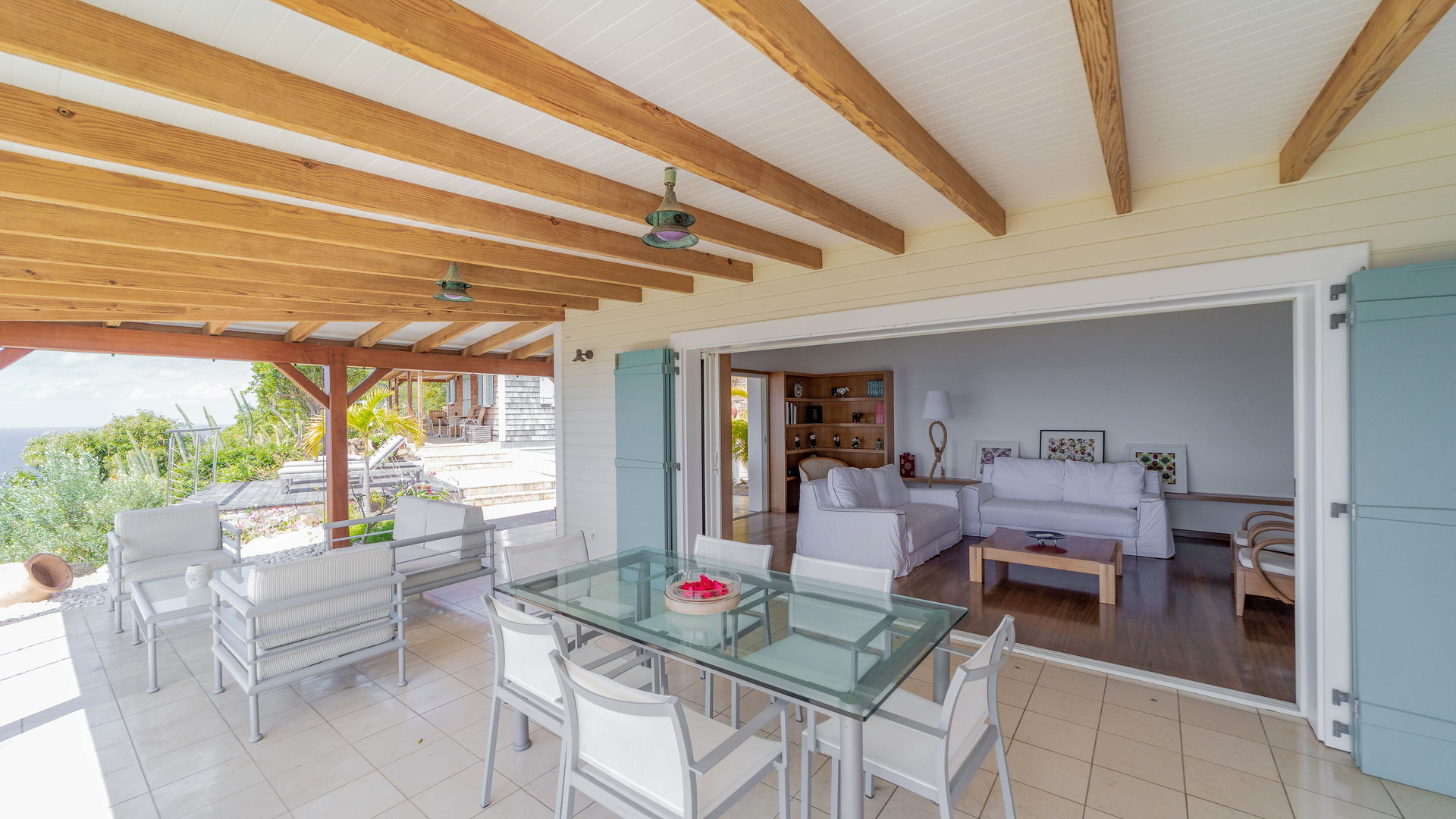 KITCHEN & DINING AREA