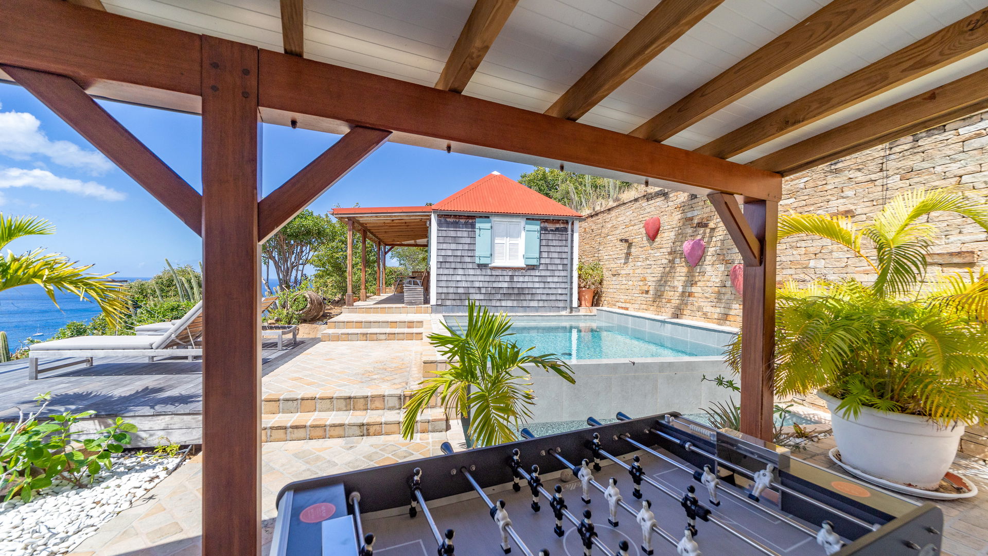 POOL & TERRACE