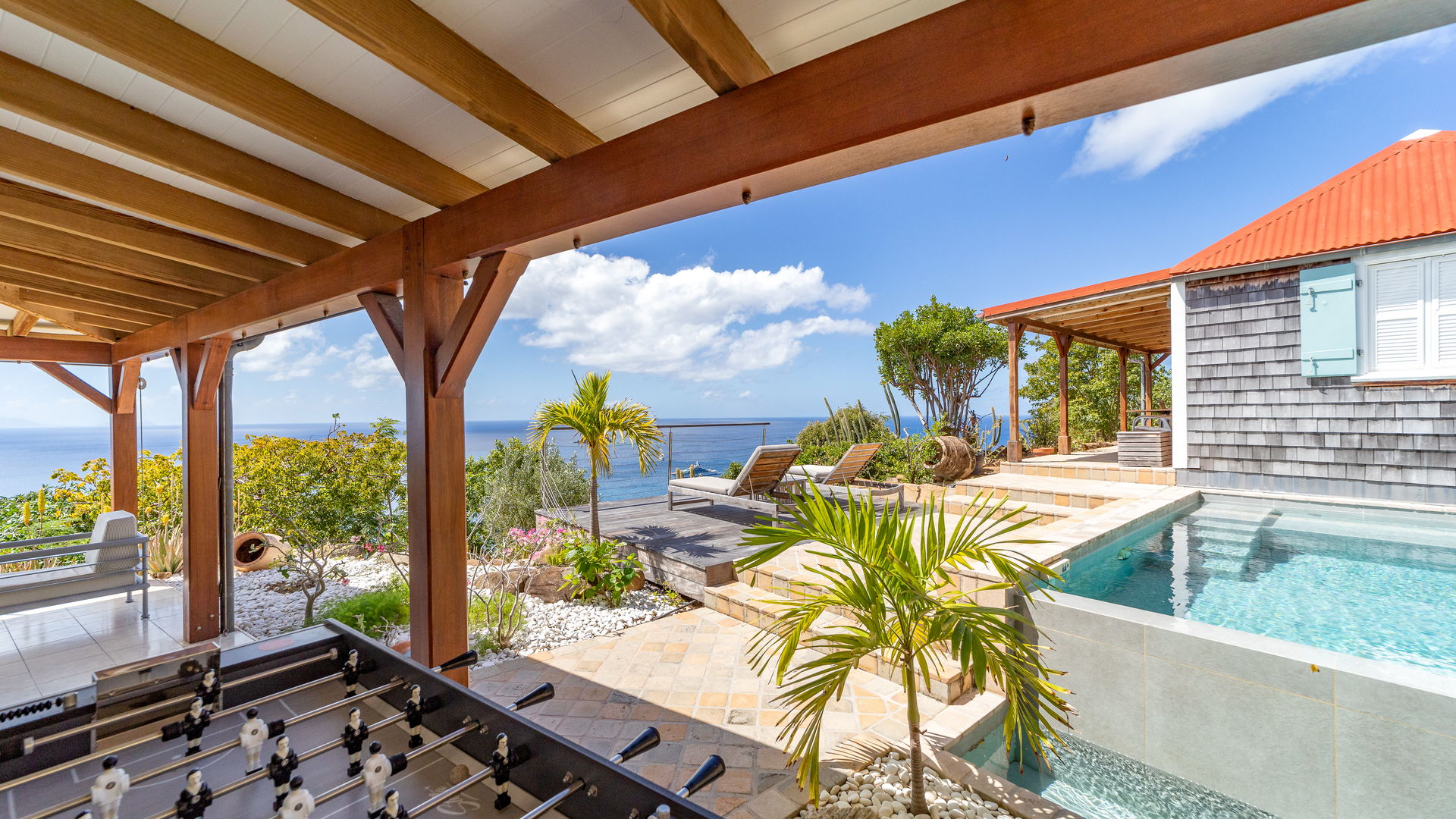 POOL & TERRACE