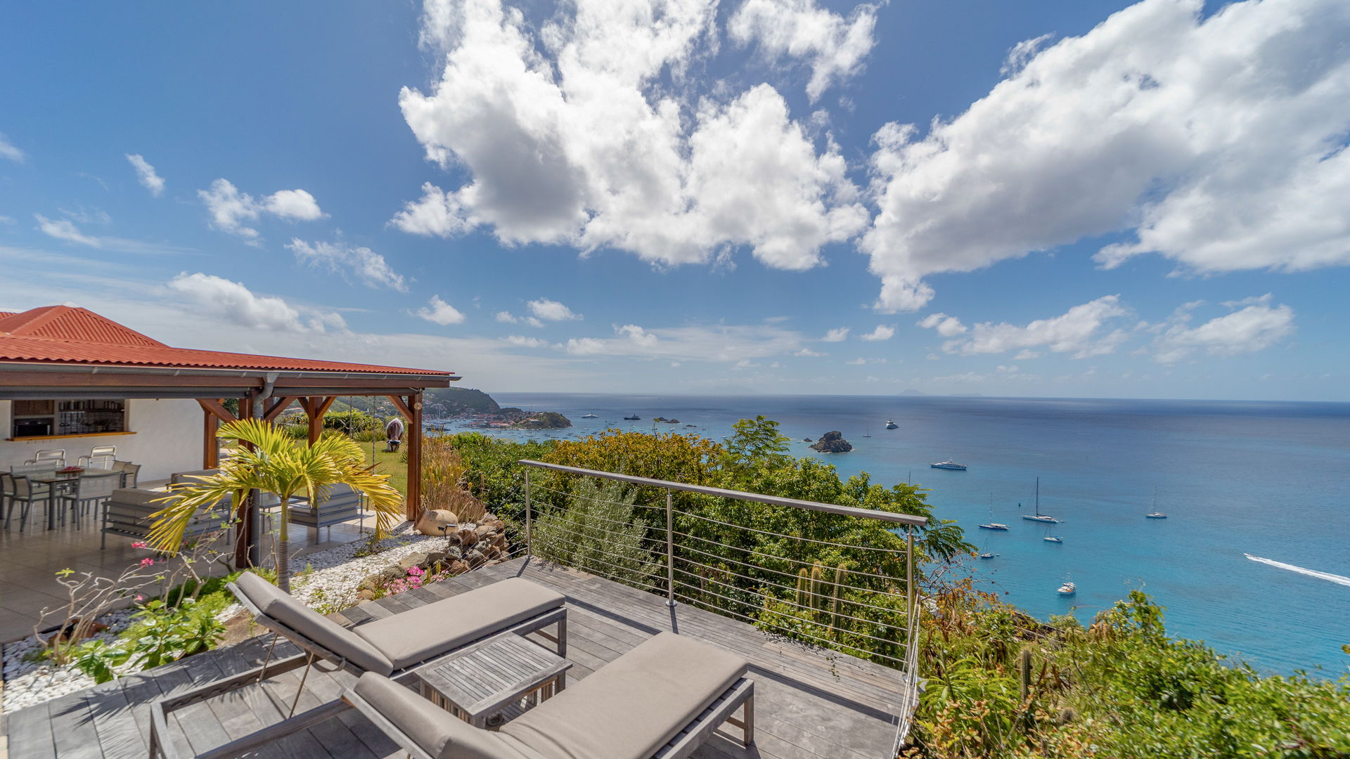 POOL & TERRACE