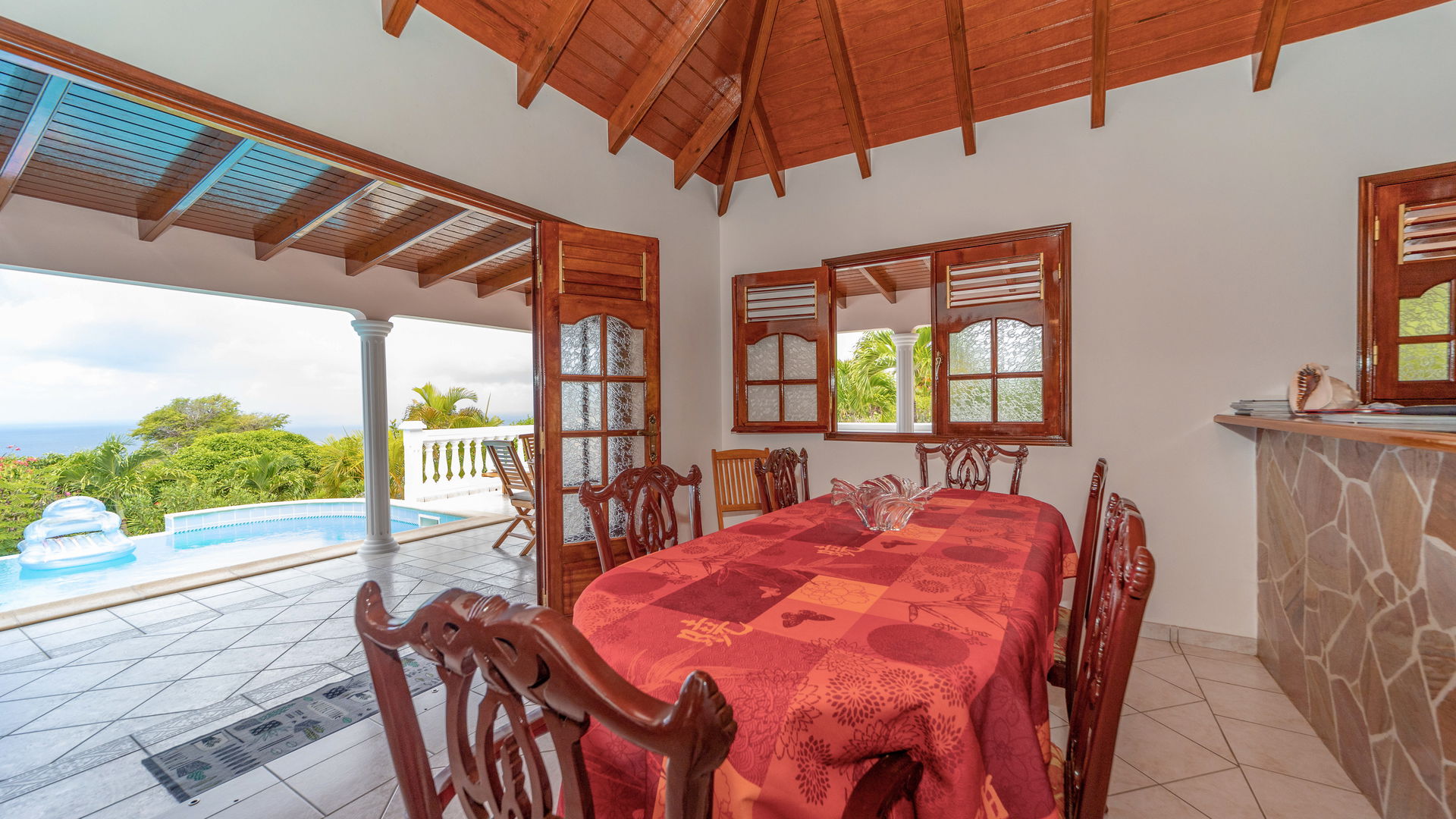 KITCHEN & DINING AREAS