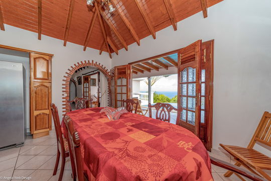 VILLA DORADE KITCHEN & DINING AREA 2