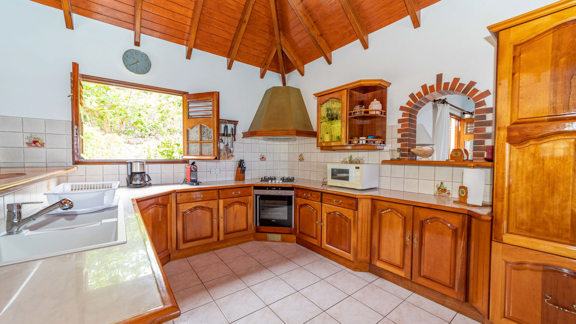 KITCHEN & DINING AREAS