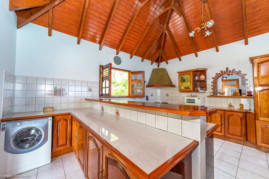 VILLA DORADE KITCHEN & DINING AREA 8