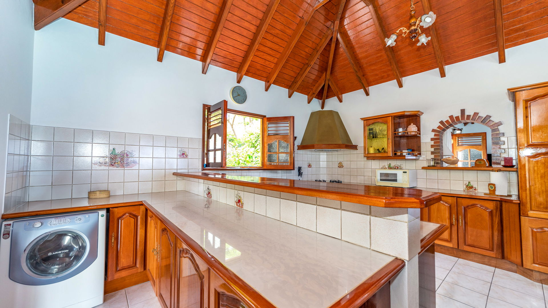 KITCHEN & DINING AREAS