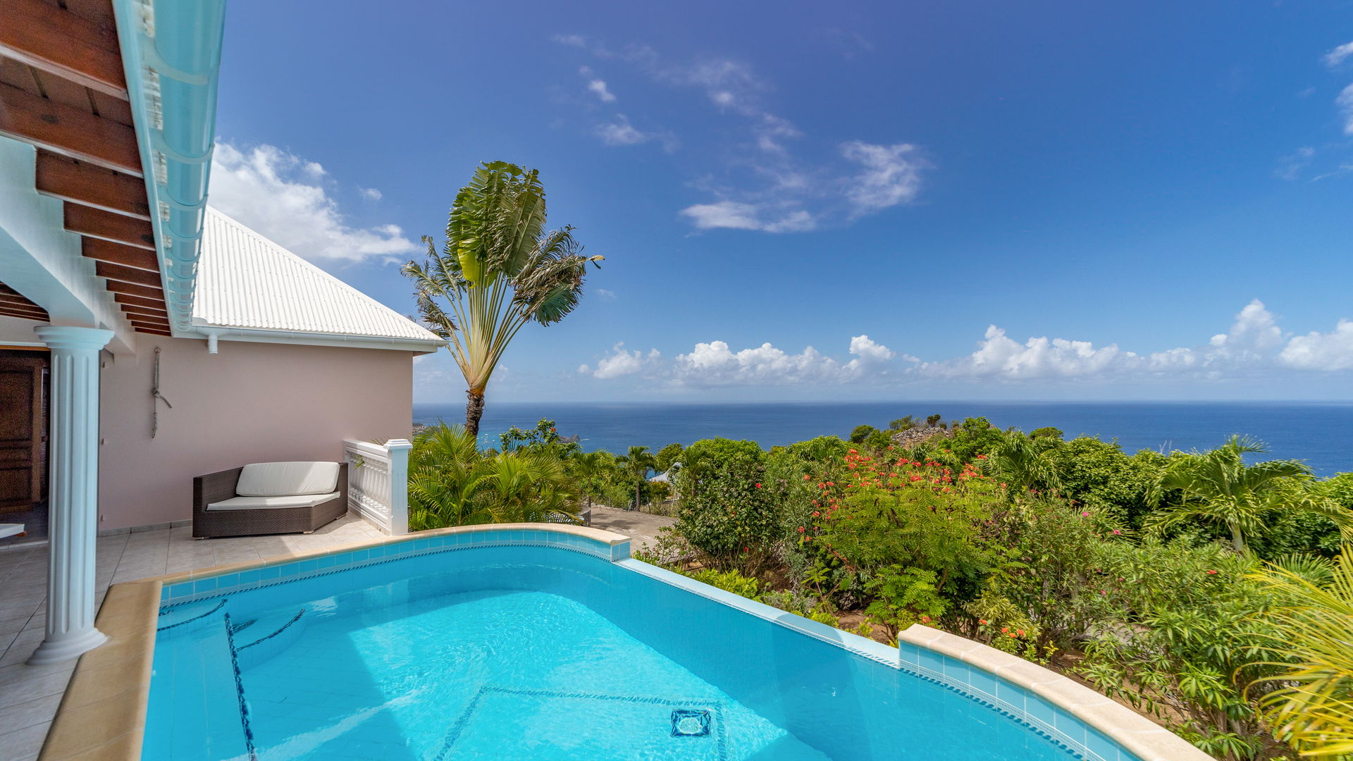 POOL & TERRACE