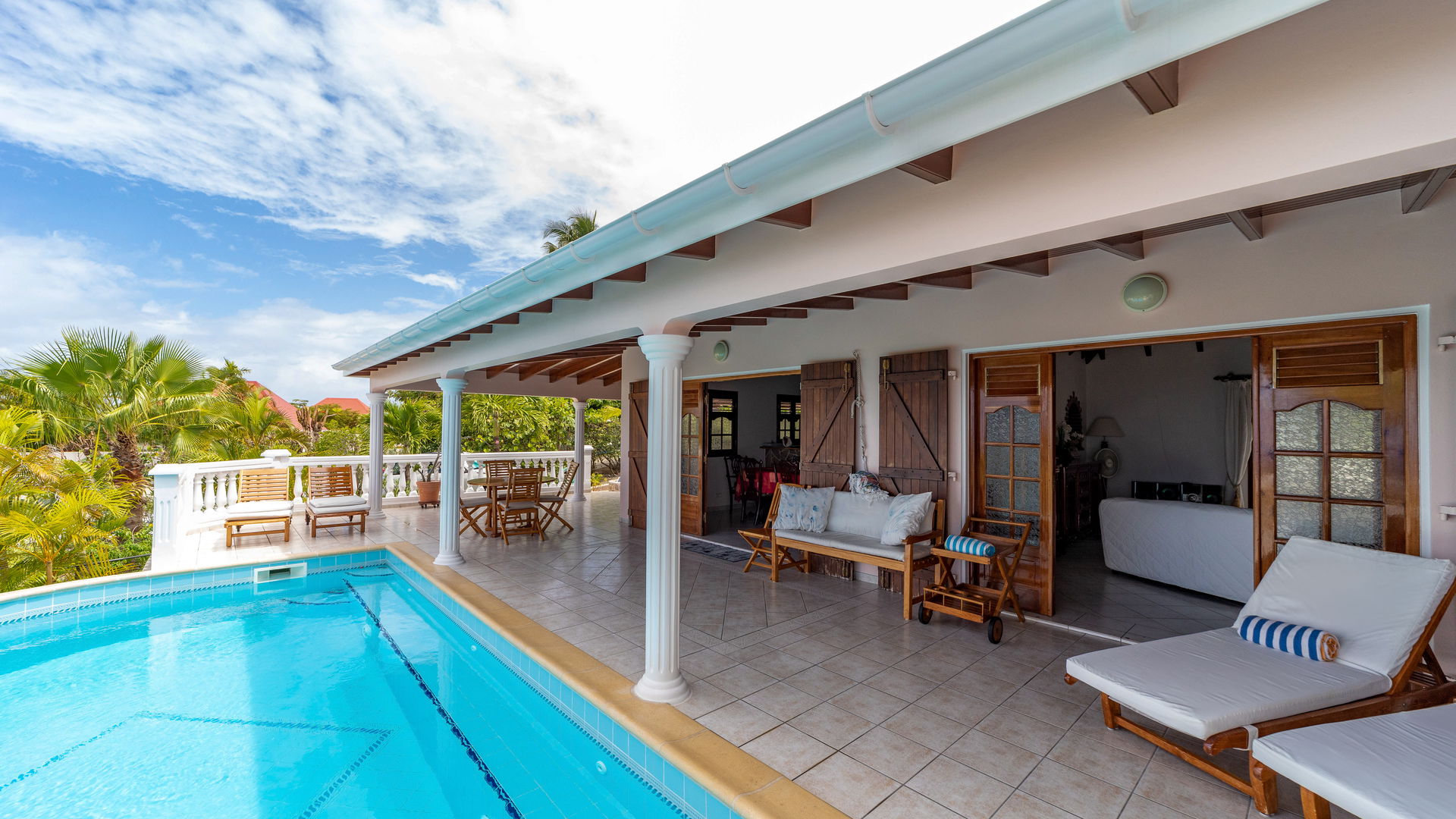 POOL & TERRACE