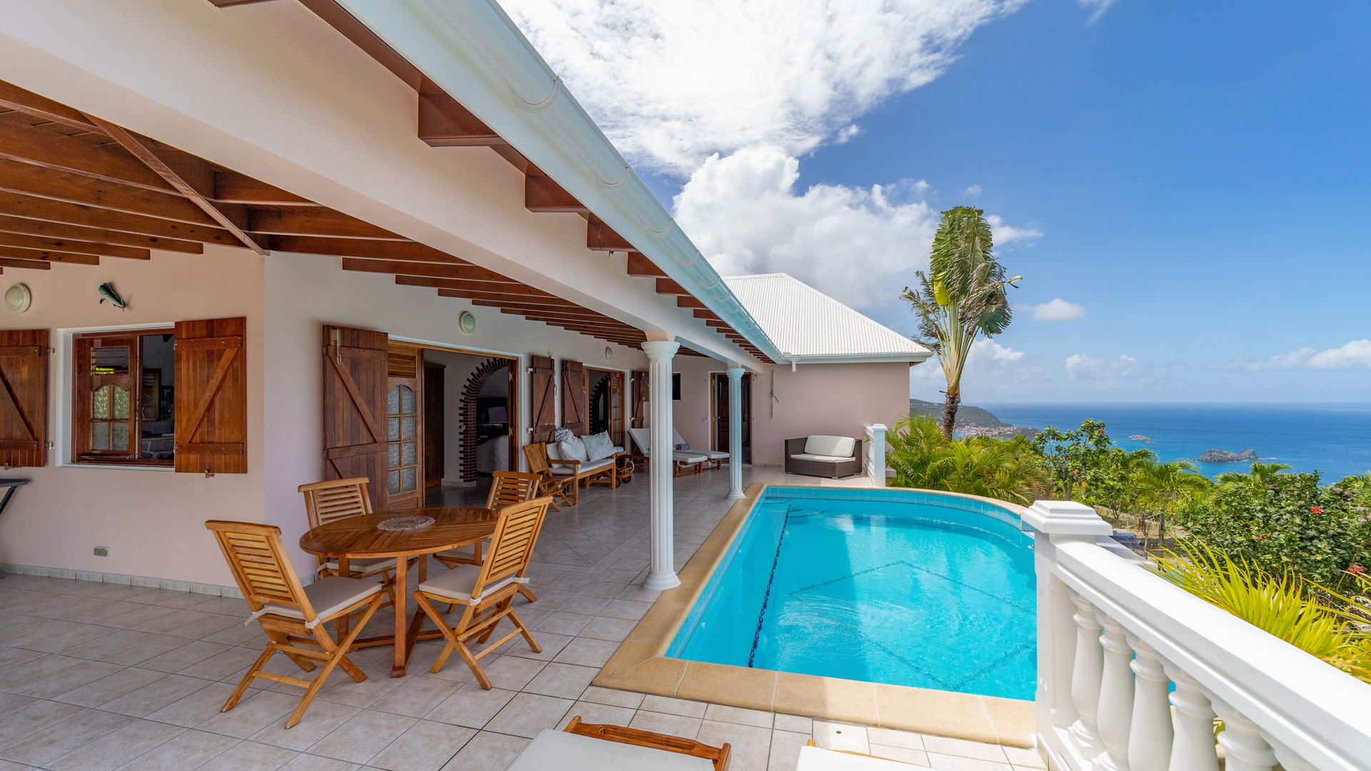 POOL & TERRACE