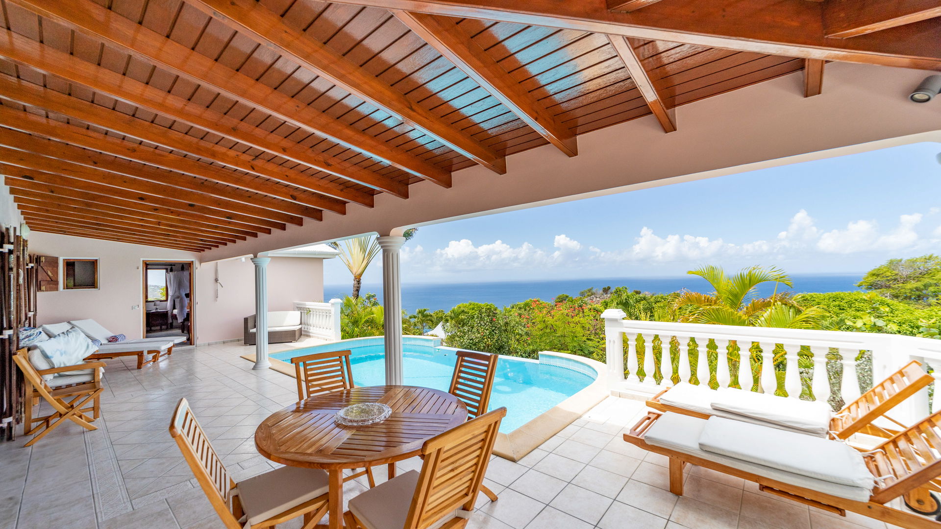 POOL & TERRACE