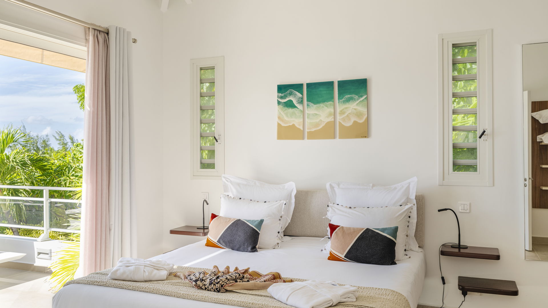 BEDROOM 2