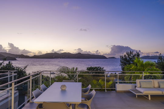 VILLA ONLY VIEW BY NIGHT 9