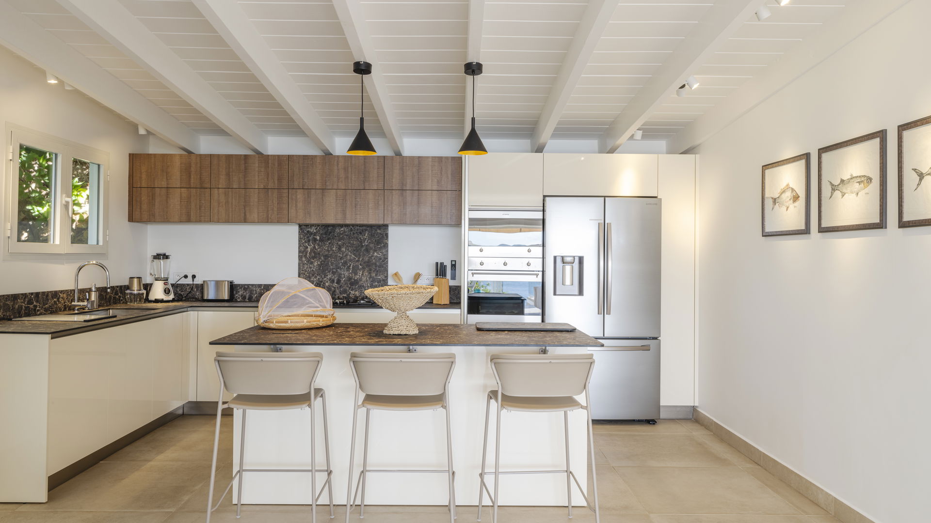 KITCHEN & DINING AREA