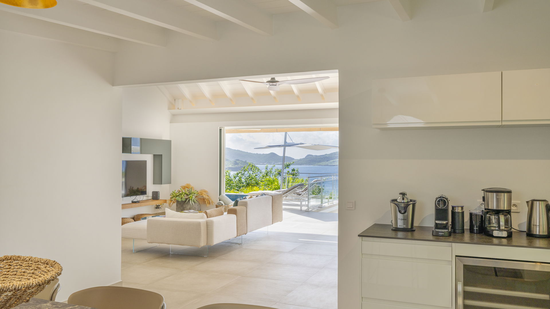 KITCHEN & DINING AREA