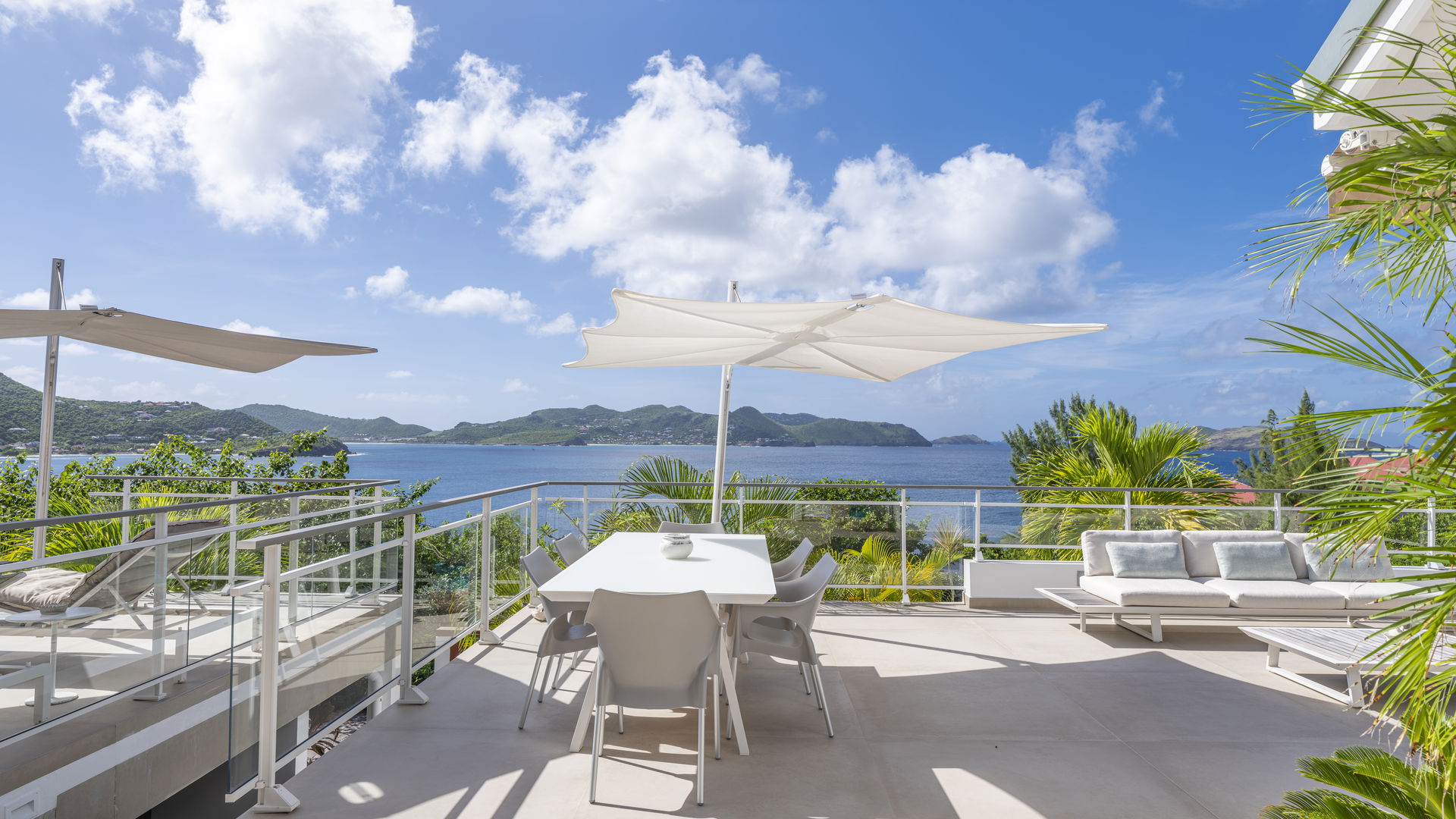 POOL & TERRACE