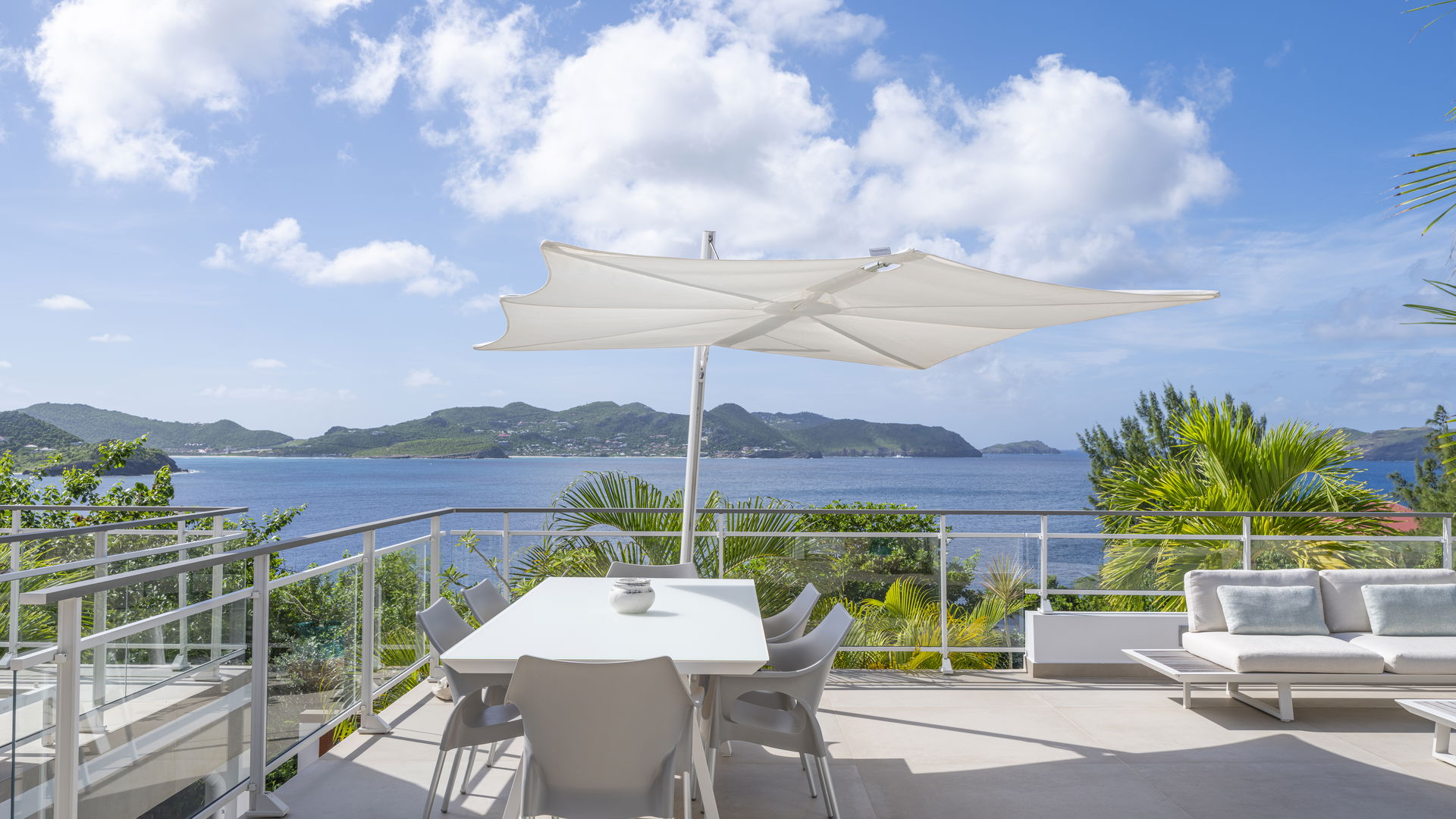 POOL & TERRACE