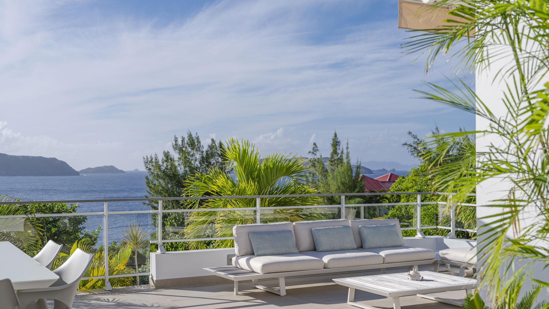 POOL & TERRACE