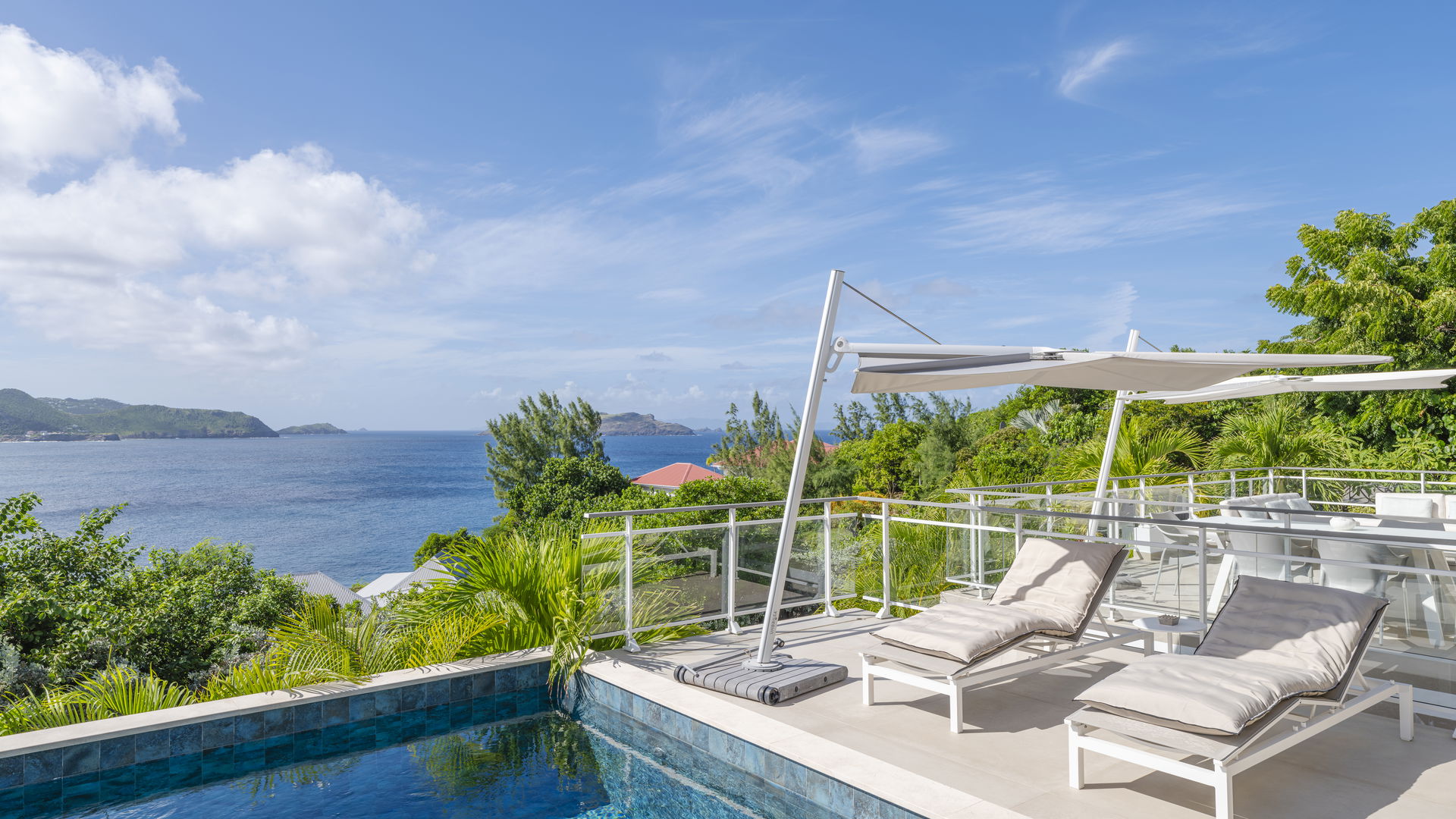 POOL & TERRACE
