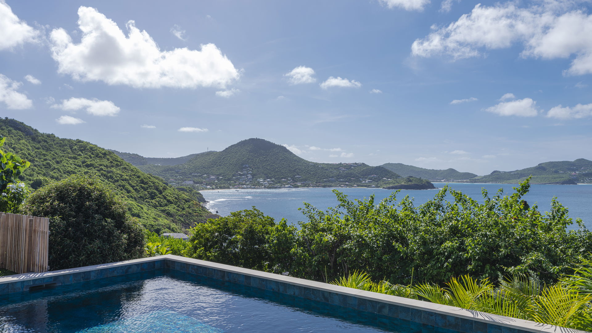 POOL & TERRACE