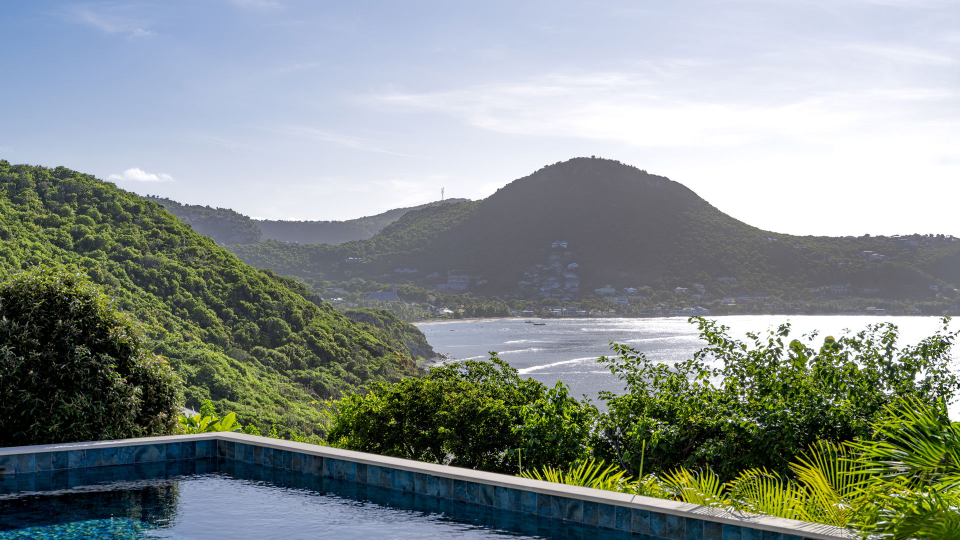 POOL & TERRACE