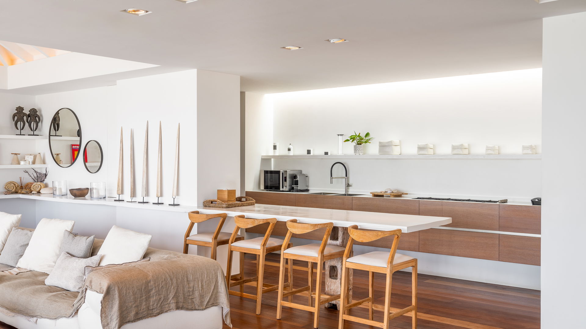 KITCHEN & DINING AREA