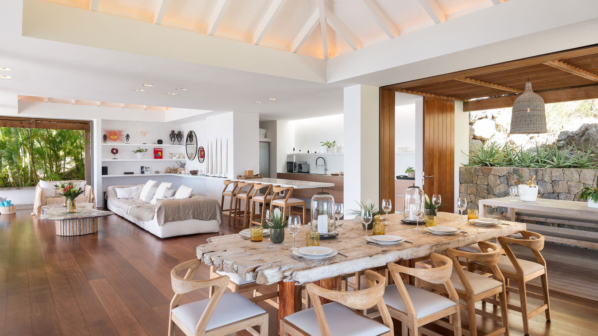 KITCHEN & DINING AREA